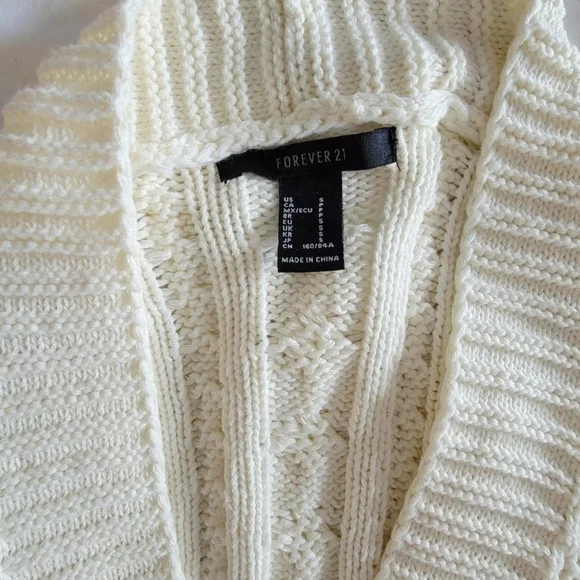 Coquette cream/ivory cable knit button up Forever 21 cardigan sweater size small - Picture 4 of 5